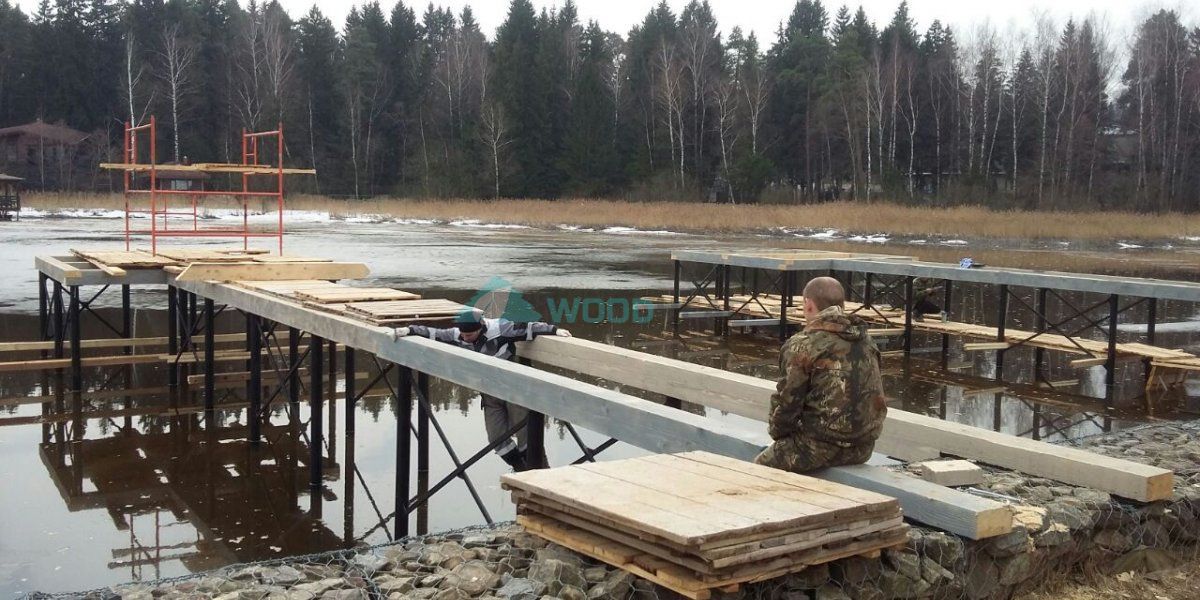 Деревянная беседка на воде, май 2016 г., Новоалександрово, МО