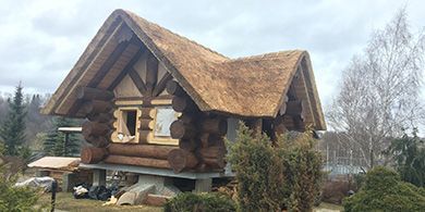 Сказочная избушка с крышей из камыша, 2017 г.