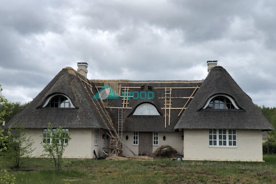 Обслуживание крыш из камыша (40 домов). Тверская область, 2020